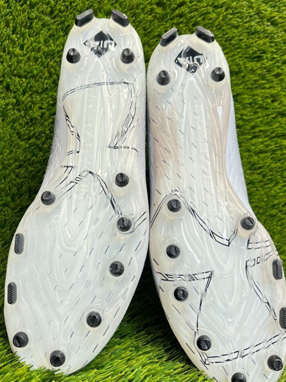 Under Armour Spotlight Lux MC 2.0 Mens Size 10 White Black Football Cleats - Picture 7 of 10